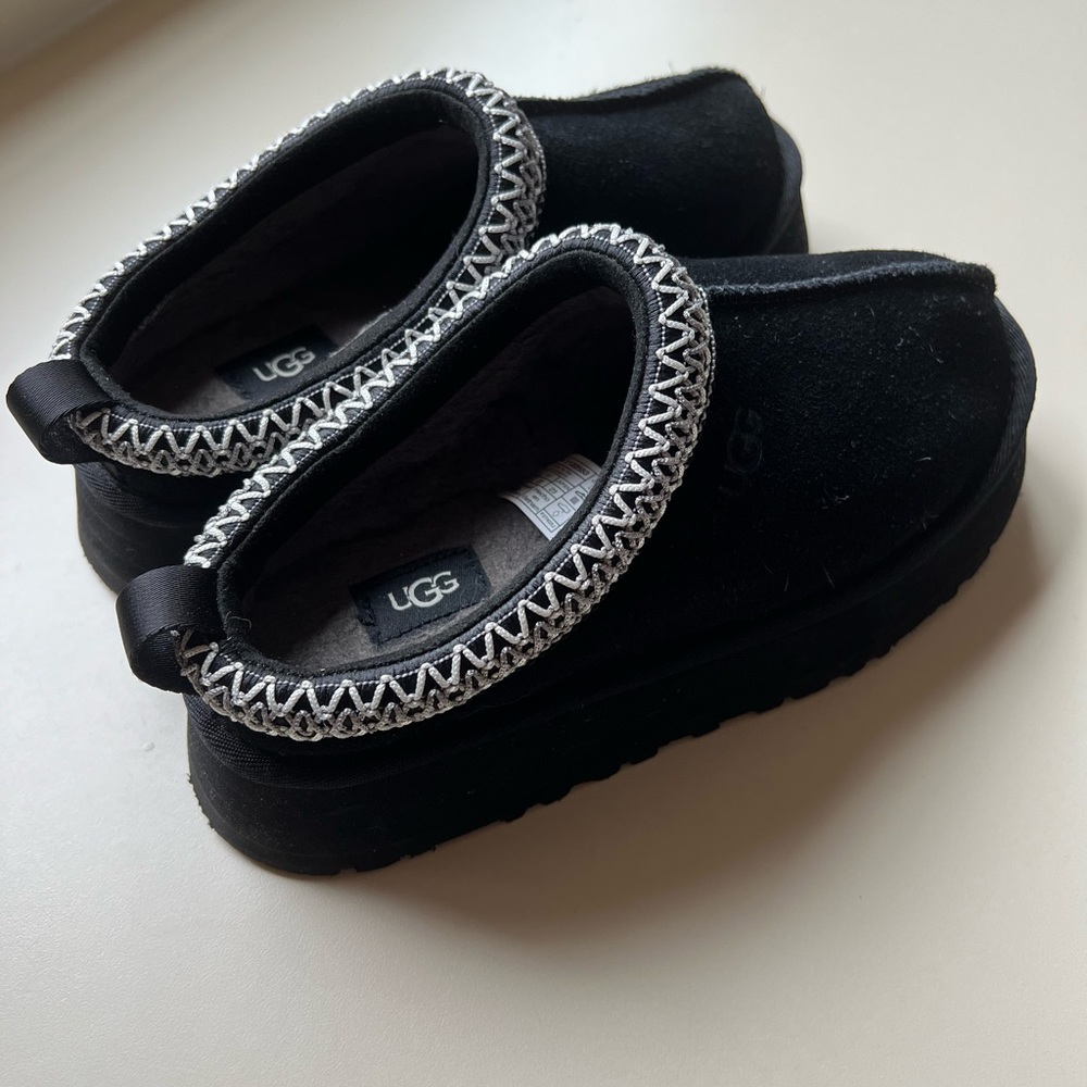 BRAND NEW UGG Women’s Tazz Platform Size 6